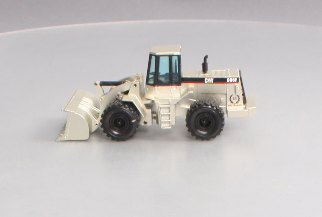 NZG 237 1:50 Scale Diecast Caterpillar 966F Wheel Loader – Silver LN/Box