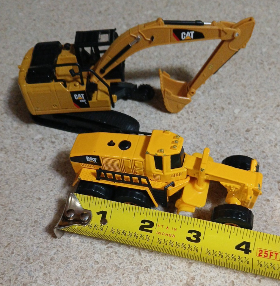 Funrise Yellow CAT Construction Road Grader Loose Diecast 1:36 2019