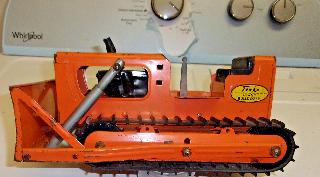 1950’S TONKA GIANT BULLDOZER MOUND MINN. U S A