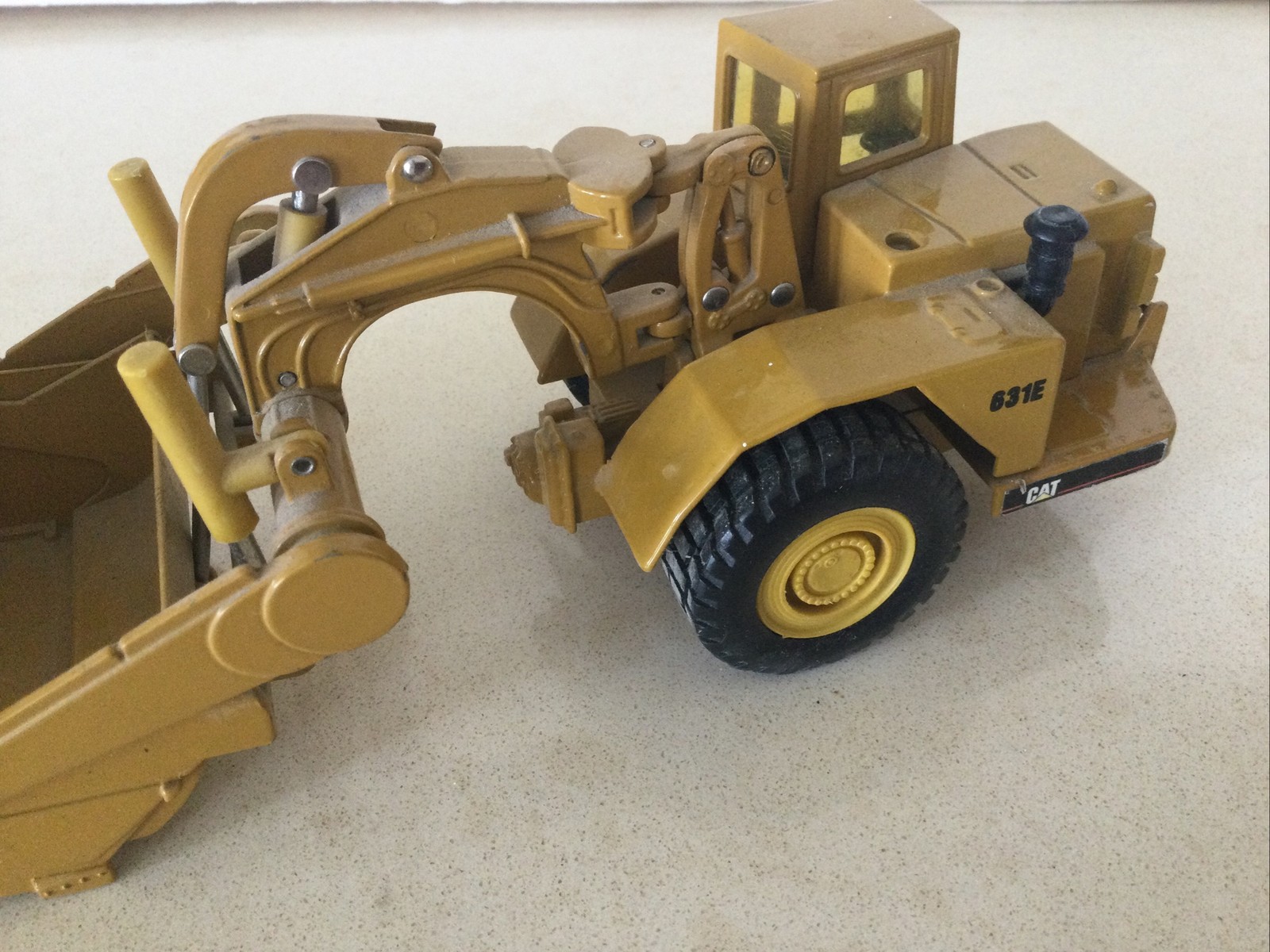 Norscot Cat 631e Scraper Diecast 1:50 Scale.
