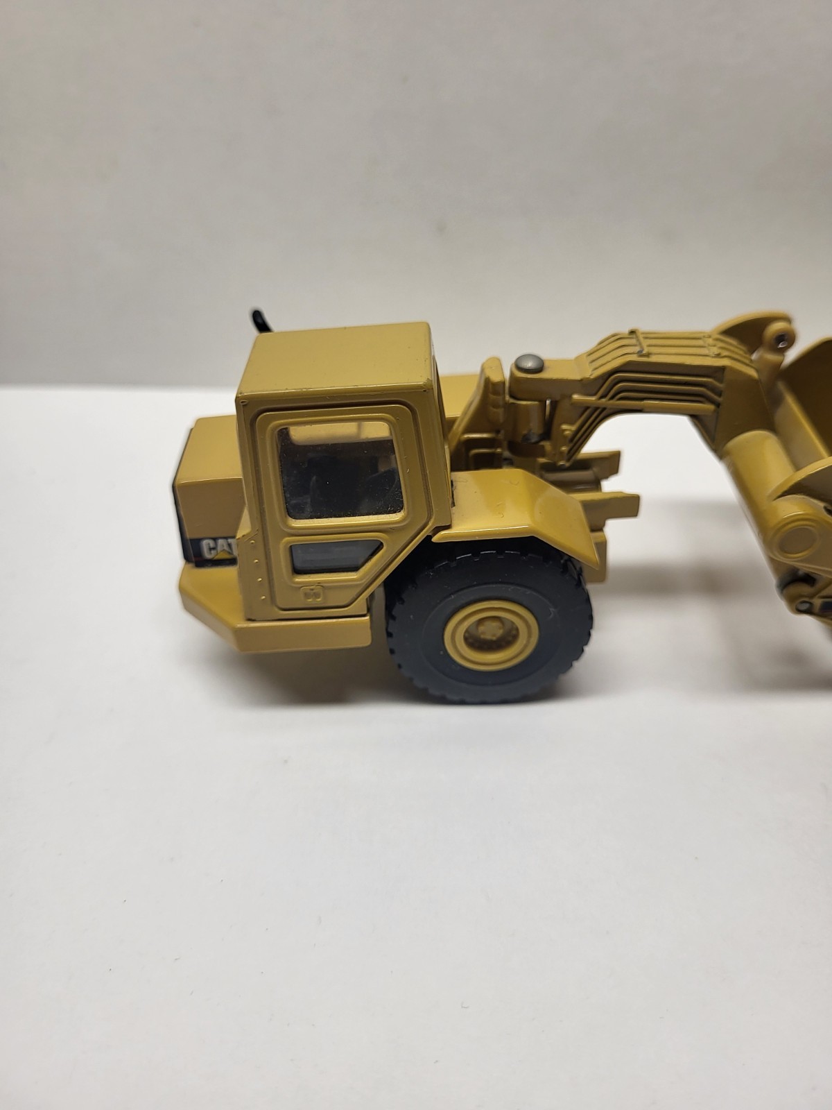 CAT 611 Wheel Tractor Scraper Truck Diecast Construction Toy Norscot Collectible