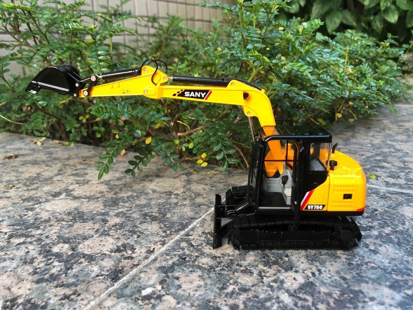 SANY 1/35 Construction Vehicle Car SY75C-9 Diecast Excavator Collect Model Toys