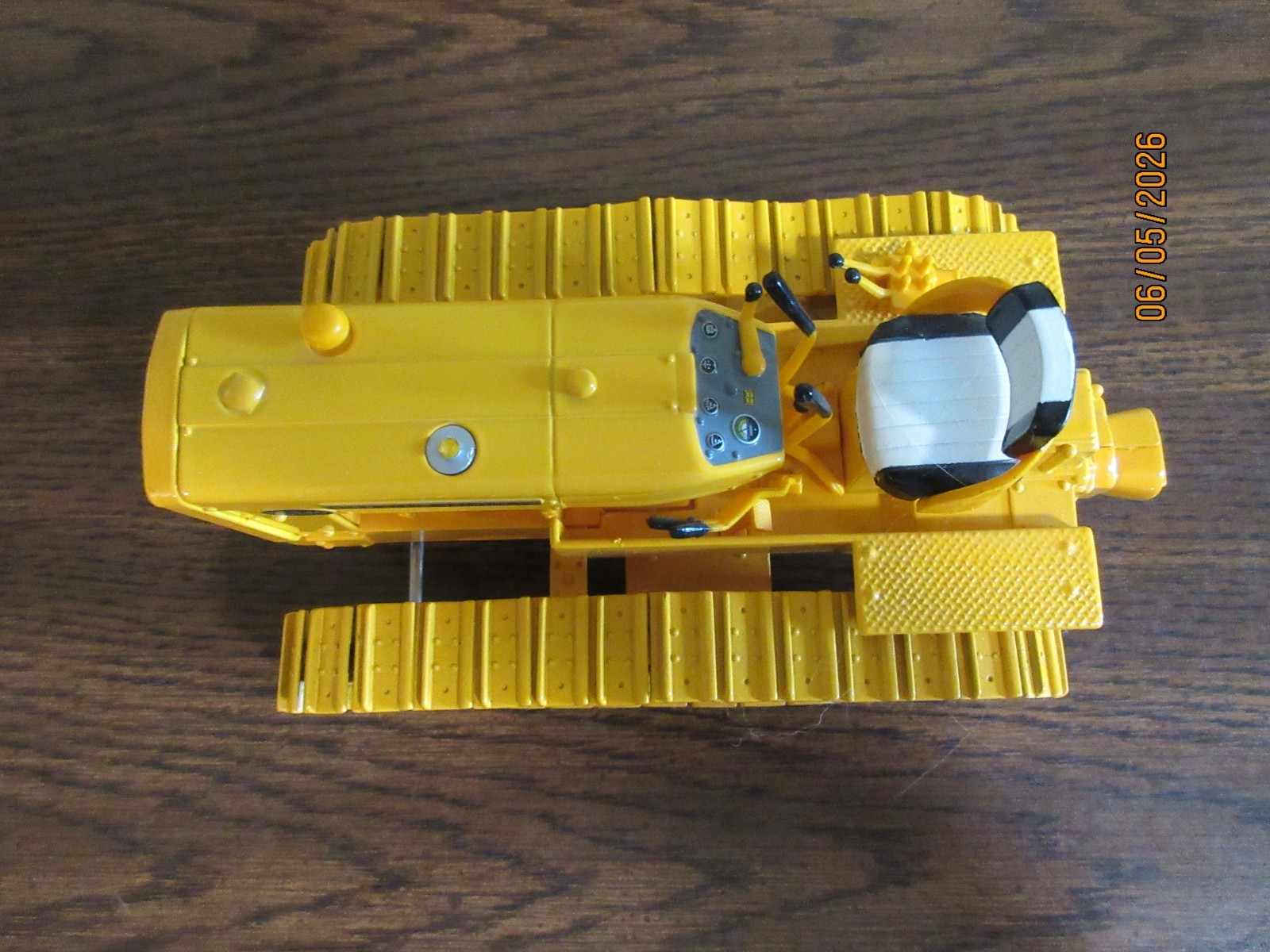 ERTL INTERNATIONAL TD-340 DIESEL CRAWLER DIECAST 1:16, WITH BOX