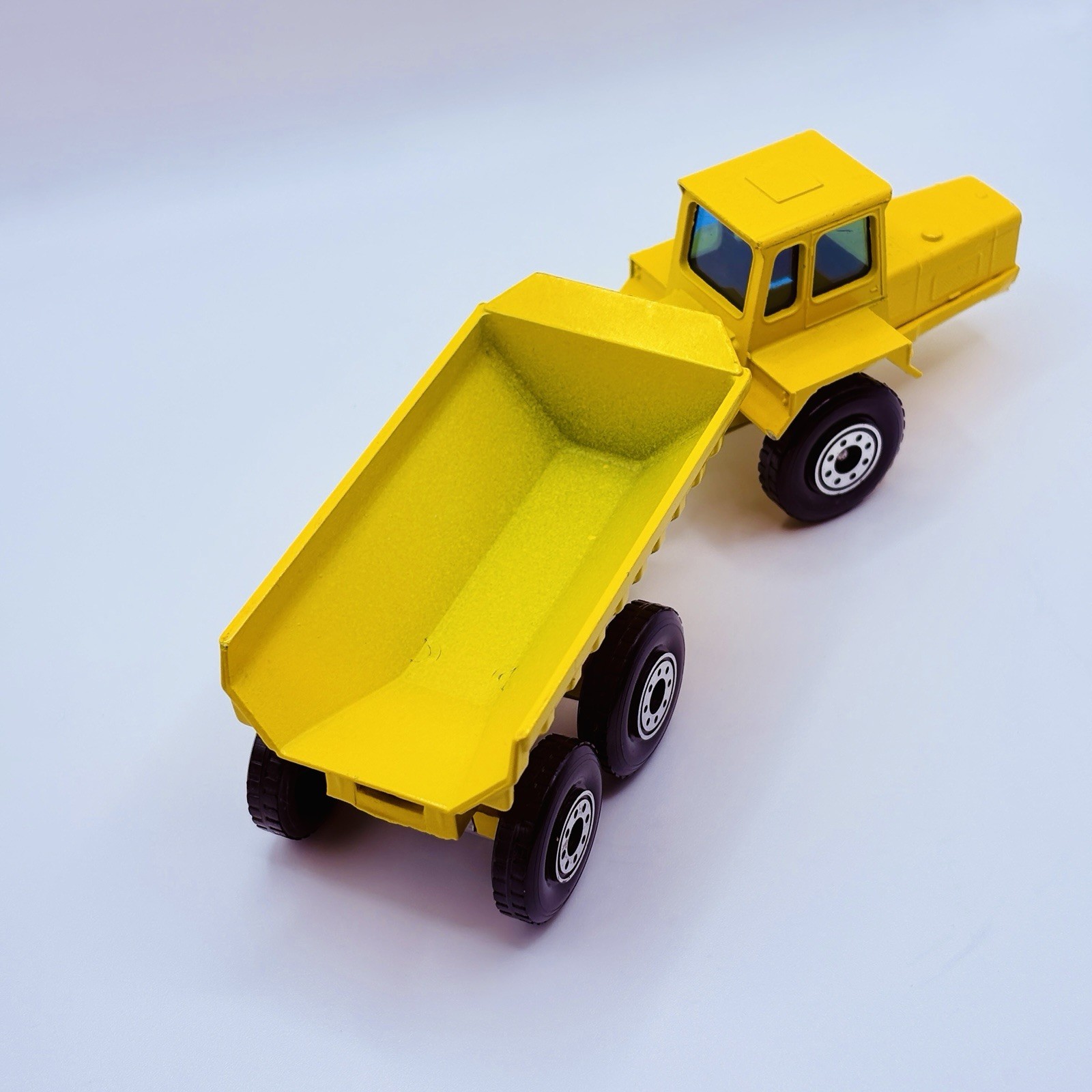 1:43 Solido Volvo-8M Dumper No. 860 E