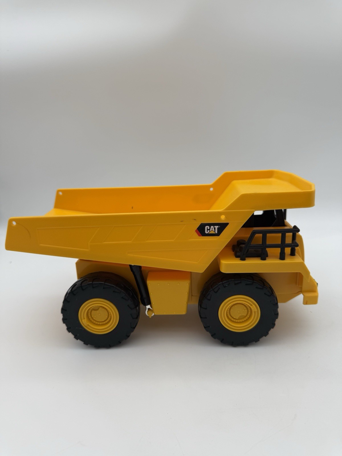 Toy State Yellow Cat Caterpillar Dump Truck No Battery Holder/not Working long