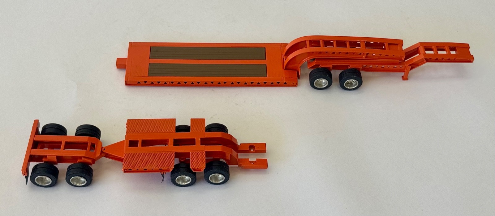 A Smith Trail King 2x2x2 Wide Bed Low Loader Trailer 1:48 Diecast M.I.B.