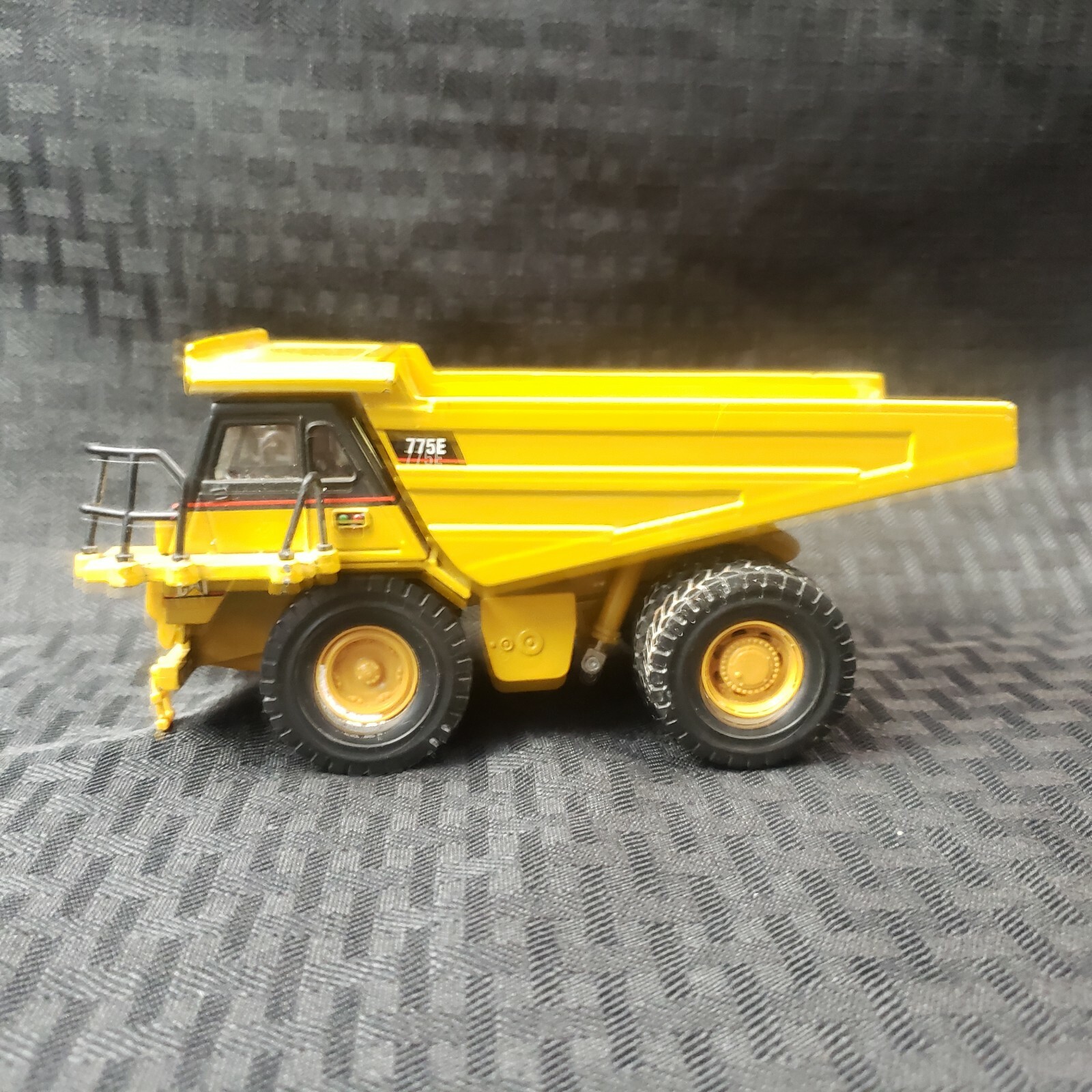 Norscot 1/64 Scale Diecast ~ Caterpillar 775E ~ Offroad Mining Dump Truck