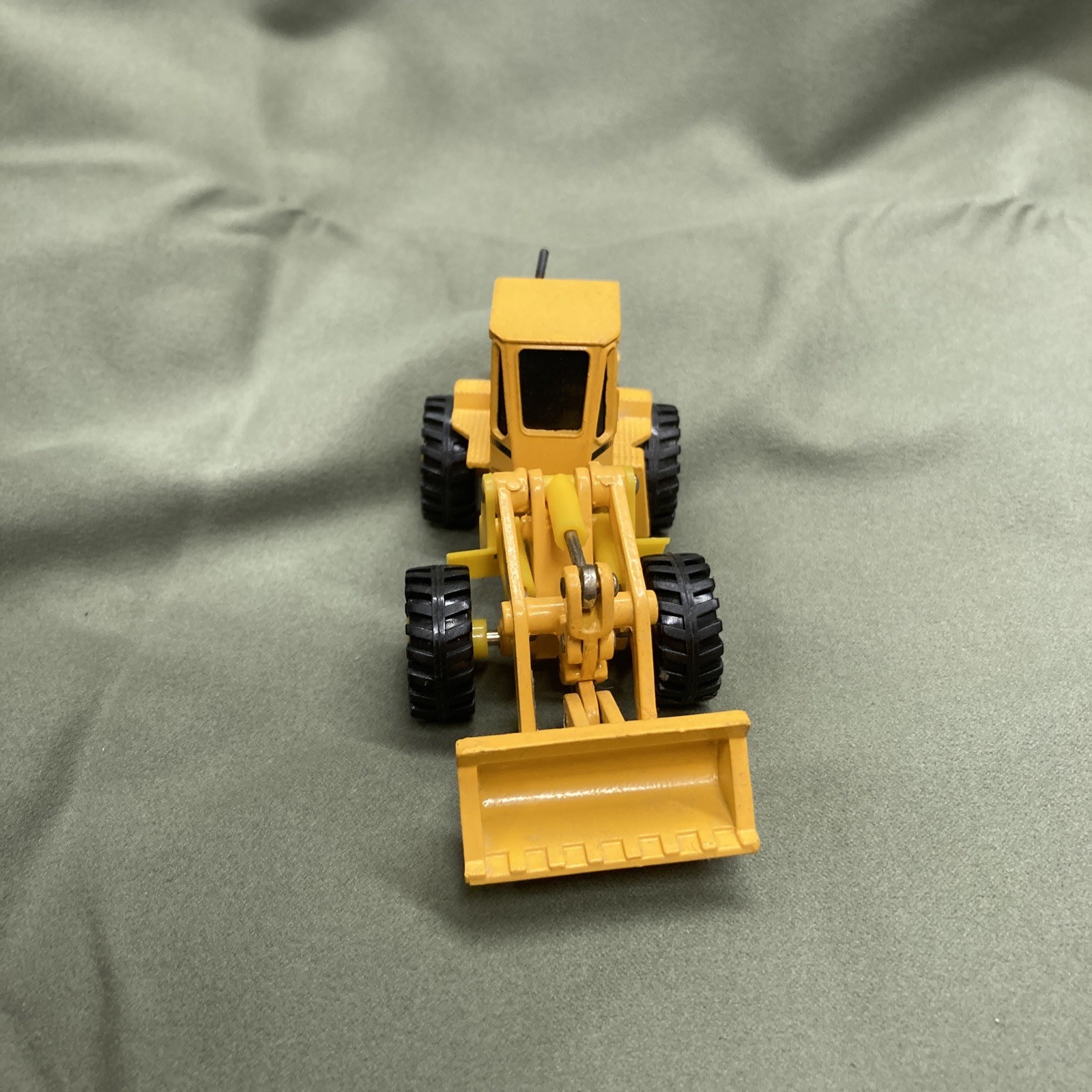 ERTL John Deere 544E Wheel Loader 1/64 Die Cast