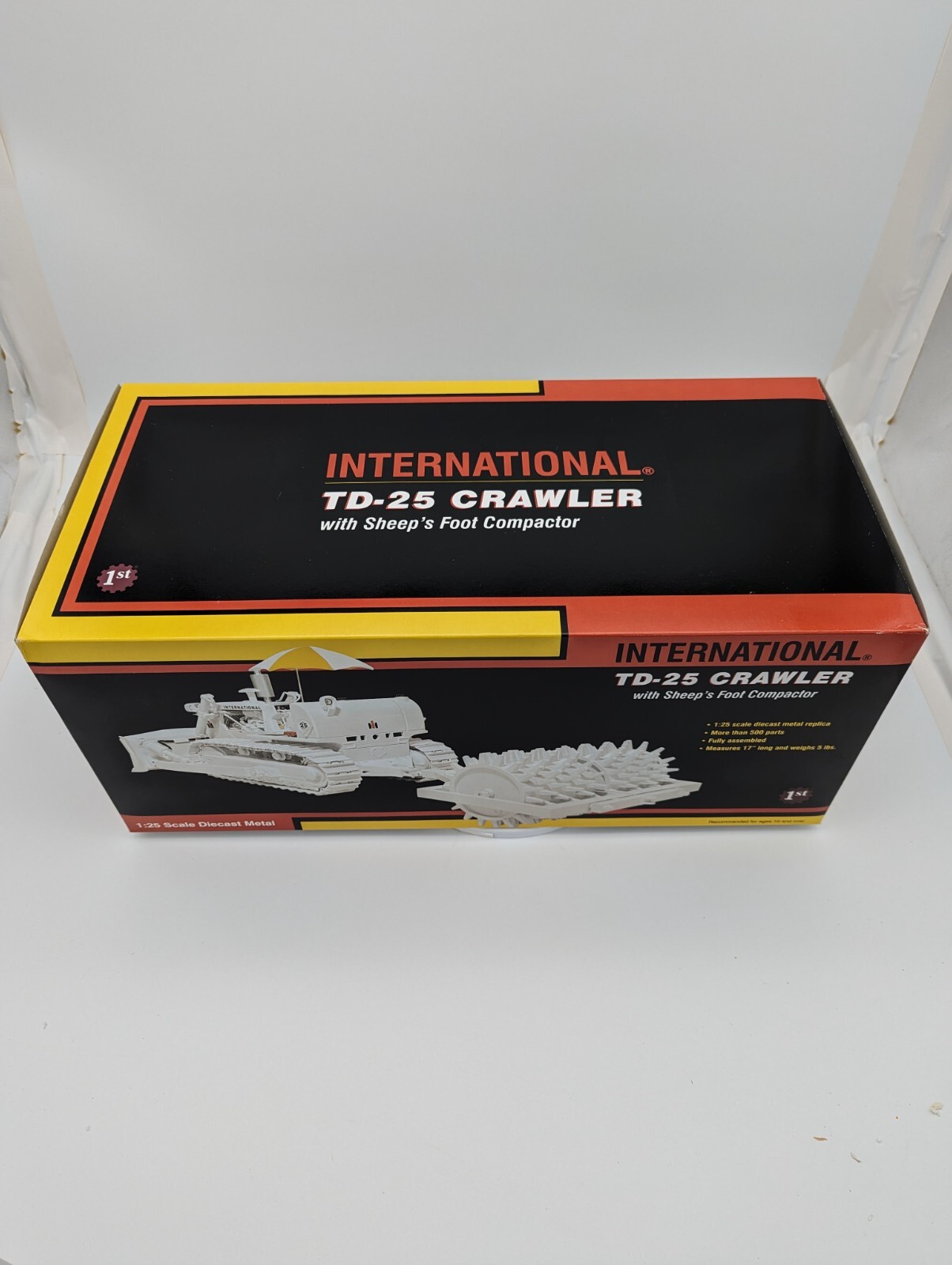 1/25 White International TD-25 Crawler with Sheep’s Foot Compactor by First Gear