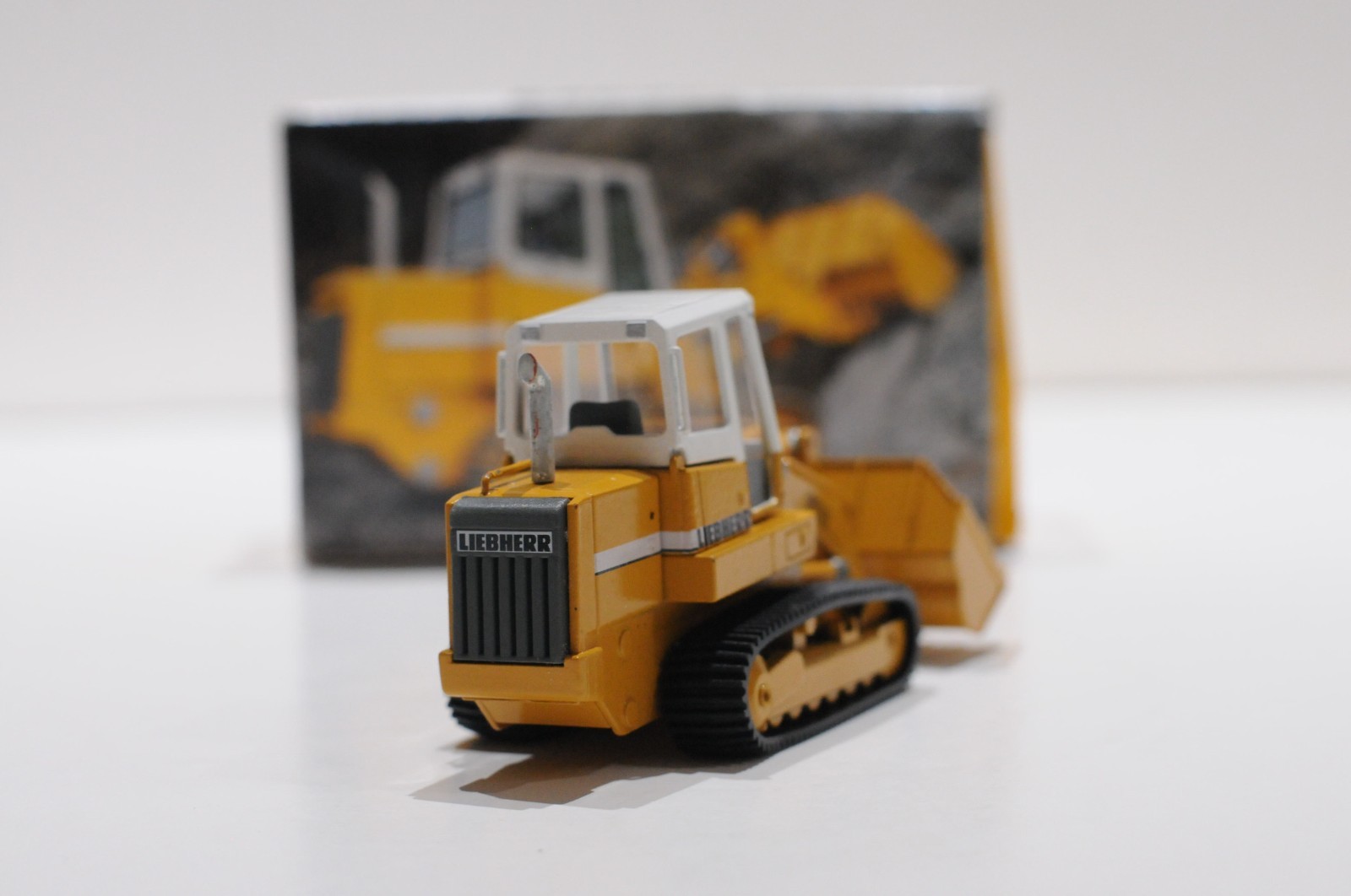 CONRAD LIEBHERR LR 632 CRAWLER LOADER SCALE 1:50 DIECAST NEW