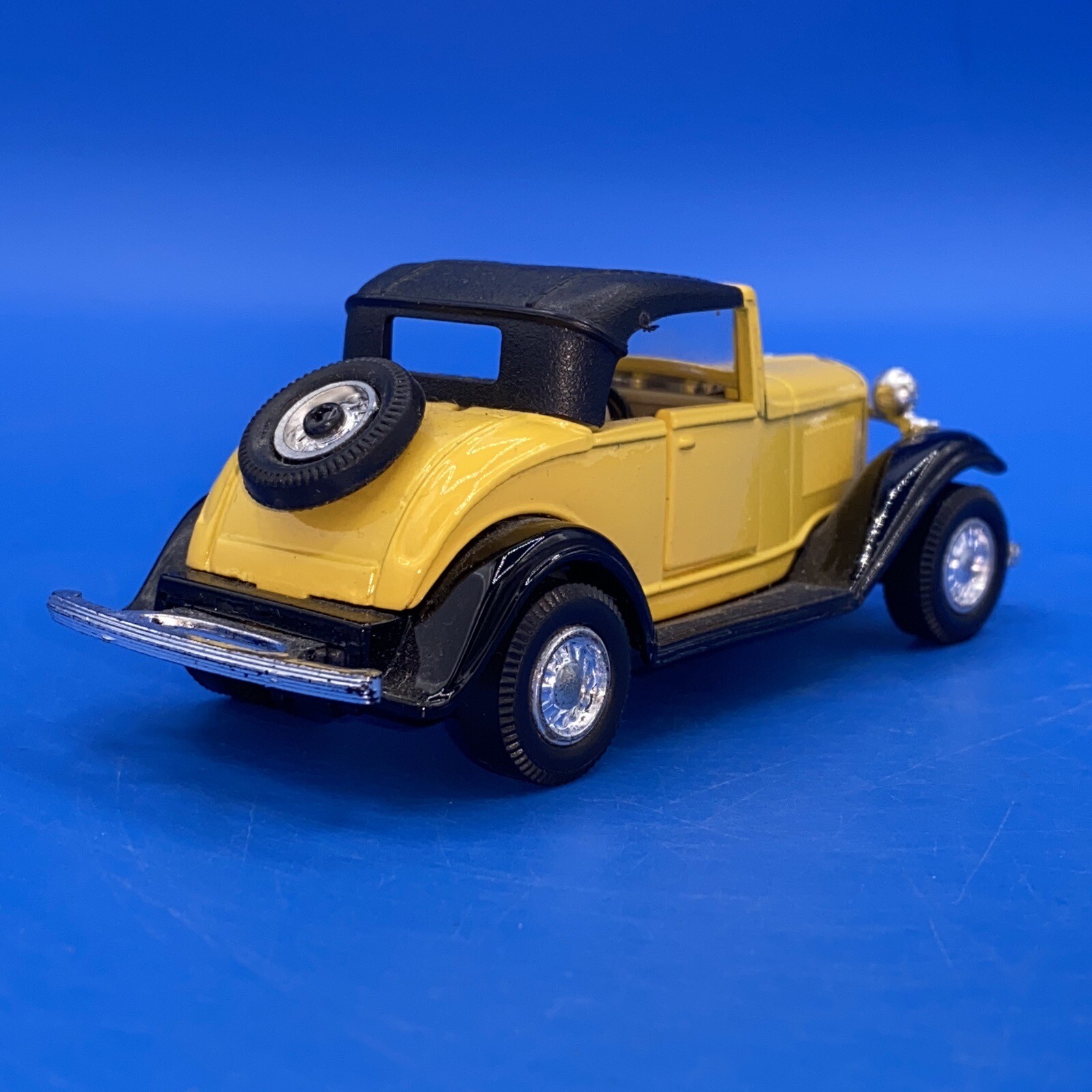 Vintage Ford Coupe Yellow 1/43 Die Cast Opening Doors #8875