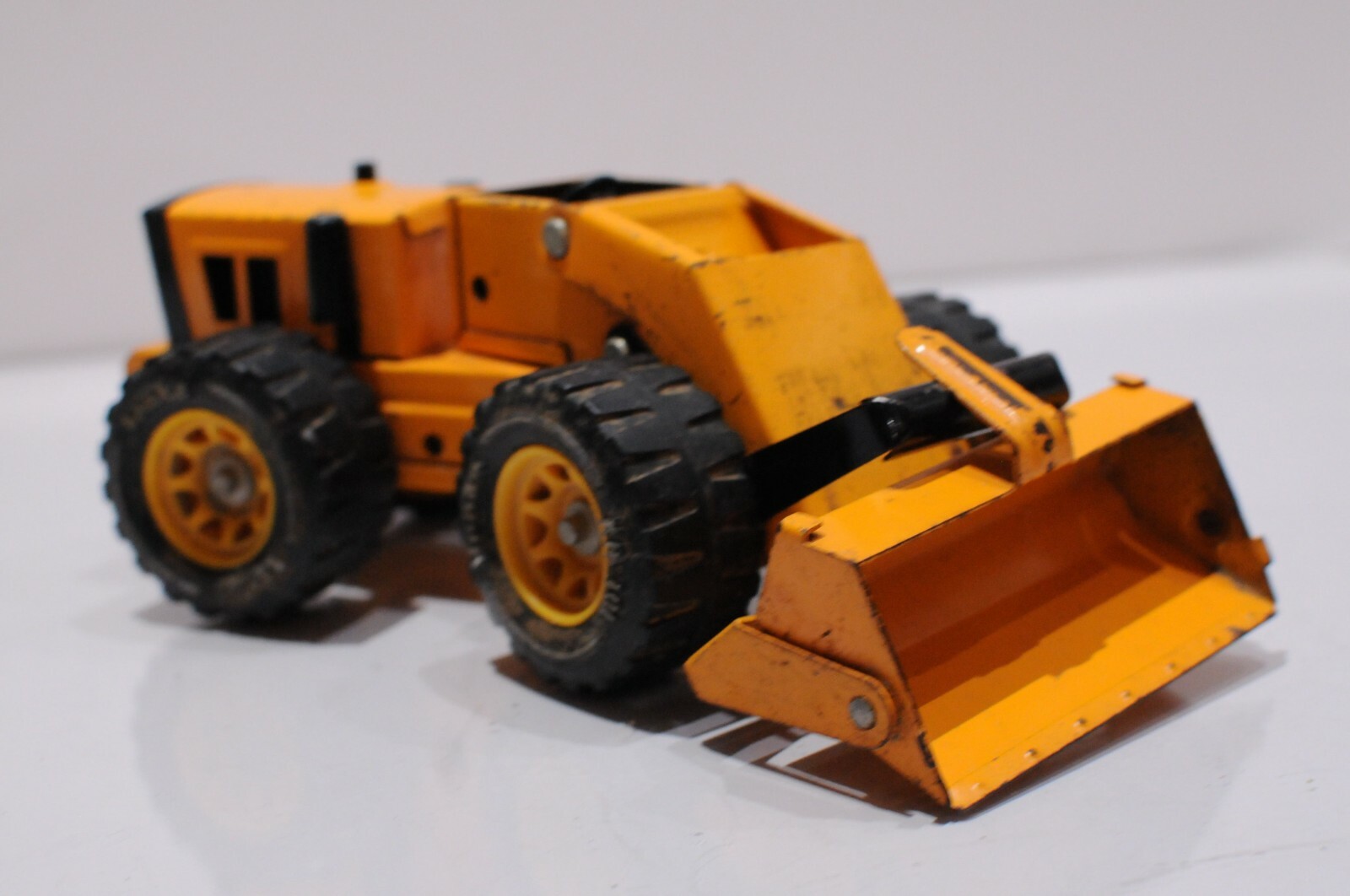 TONKA VINTAGE STEEL PRESSED BULLDOZER XT-101