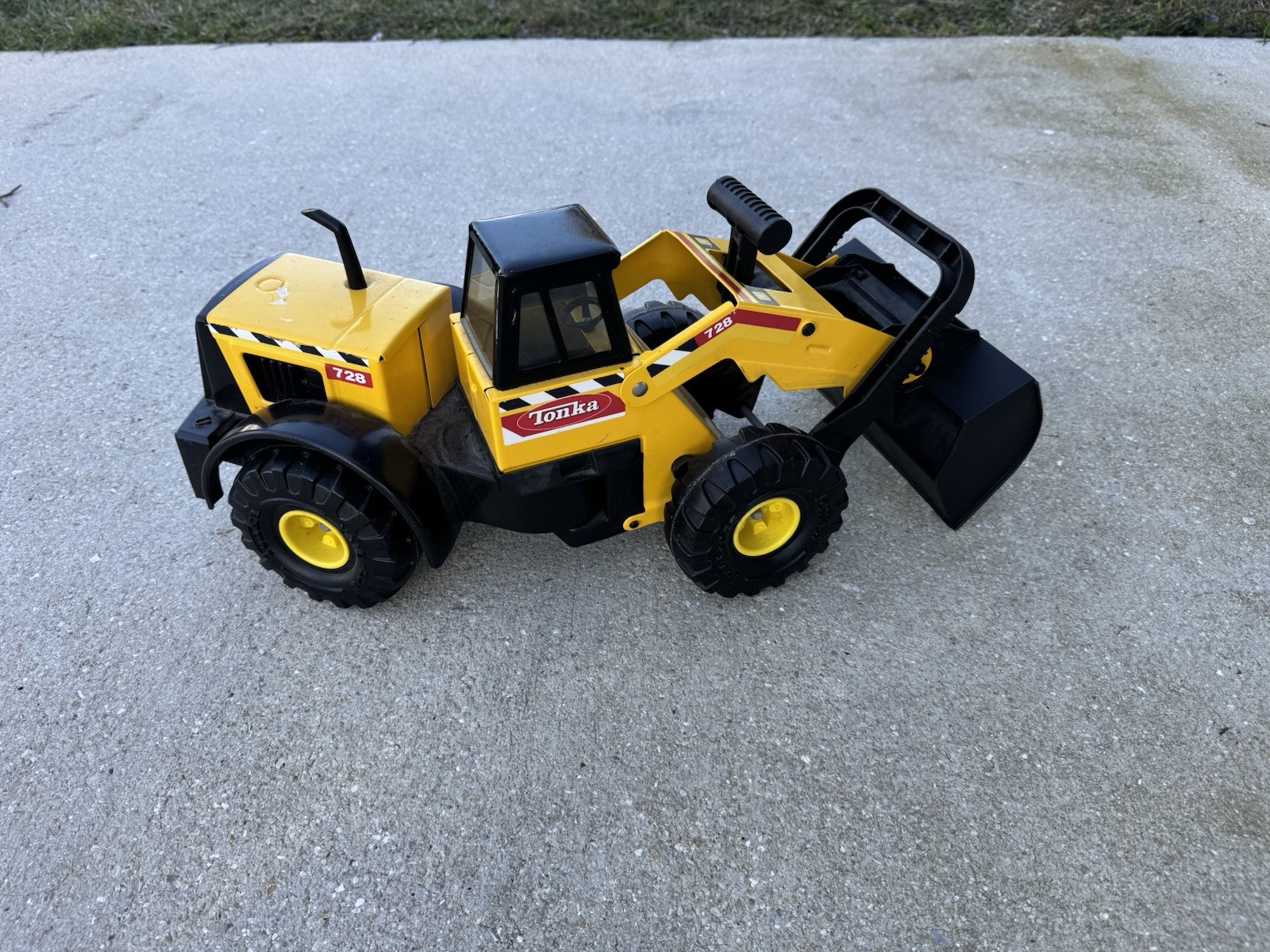 1999 Hasbro Tonka Truck “Mighty Front Loader” #728 Steel 21” inch M-7457-1 Used