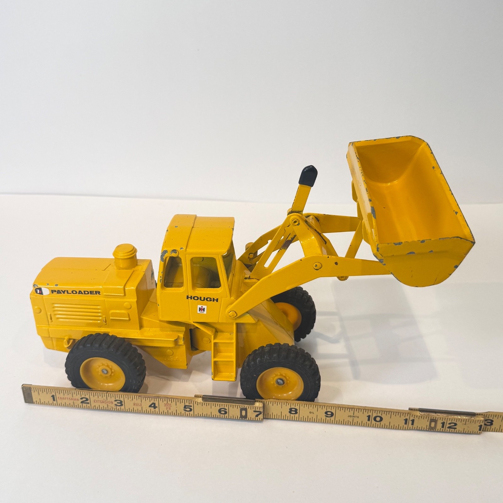 ERTL International Harvester IH Hough Payloader Articulated Bucket Loader 12”