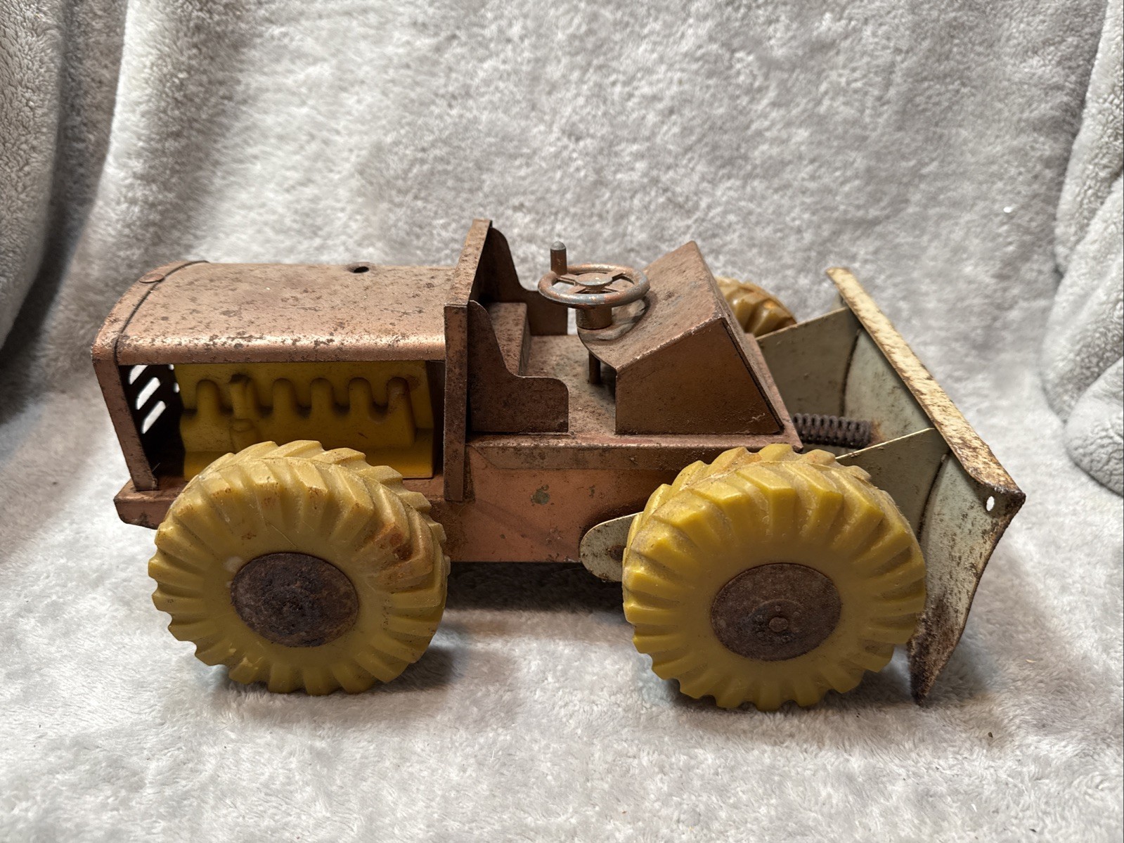 Vintage STRUCTO Pressed Steel Construction Bronze Gold Bulldozer TOY