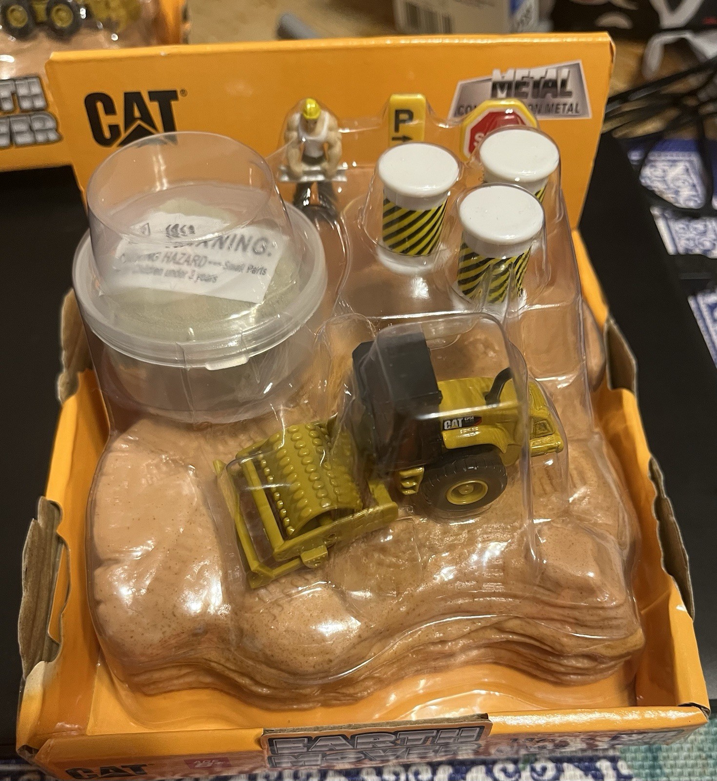 HO SCALE CATERPILLAR EARTH MOVER…1:87 by DIECAST MASTERS….3pc Lot