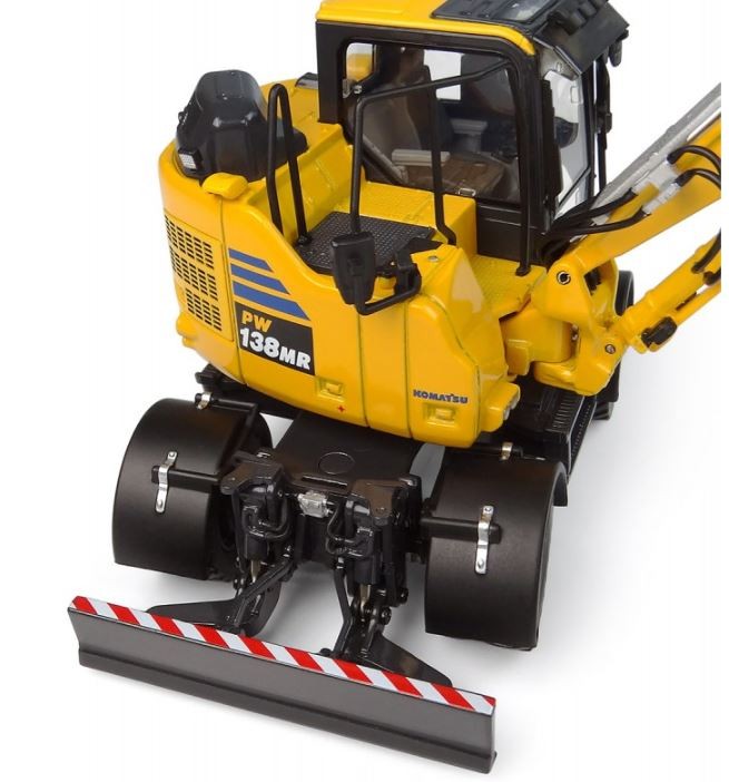 UNIVERSAL HOBBIES – Construction Equipment – KOMATSU PW138-MR11 – 1/50 – UH8190