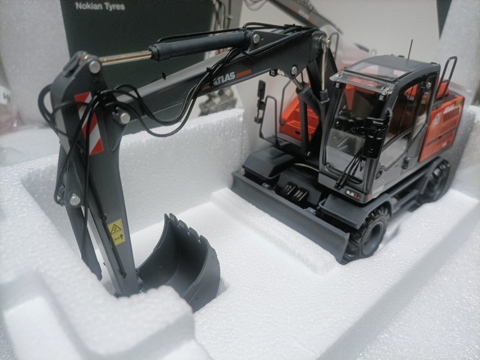AT 1 32 Atlas Engineering Excavator Model ATLAS 185W Excavator Nokian Grey