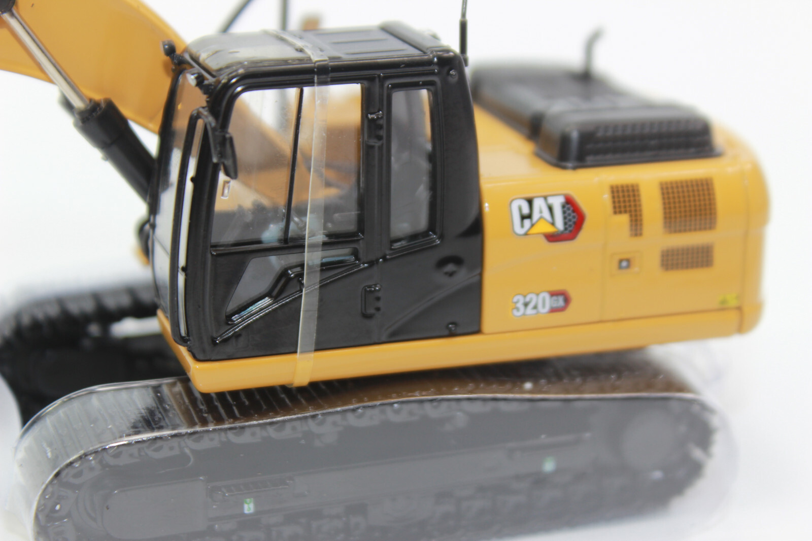 Diecast Masters 85674 Caterpillar 320 GX Excavator Diecast Stand Model 1:50