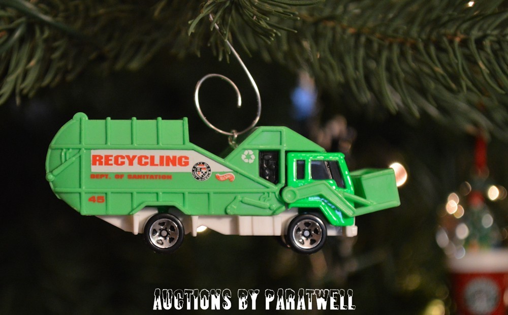Green Recycle Garbage Trash Refuse Truck Custom Christmas Ornament 1/64 Adorno