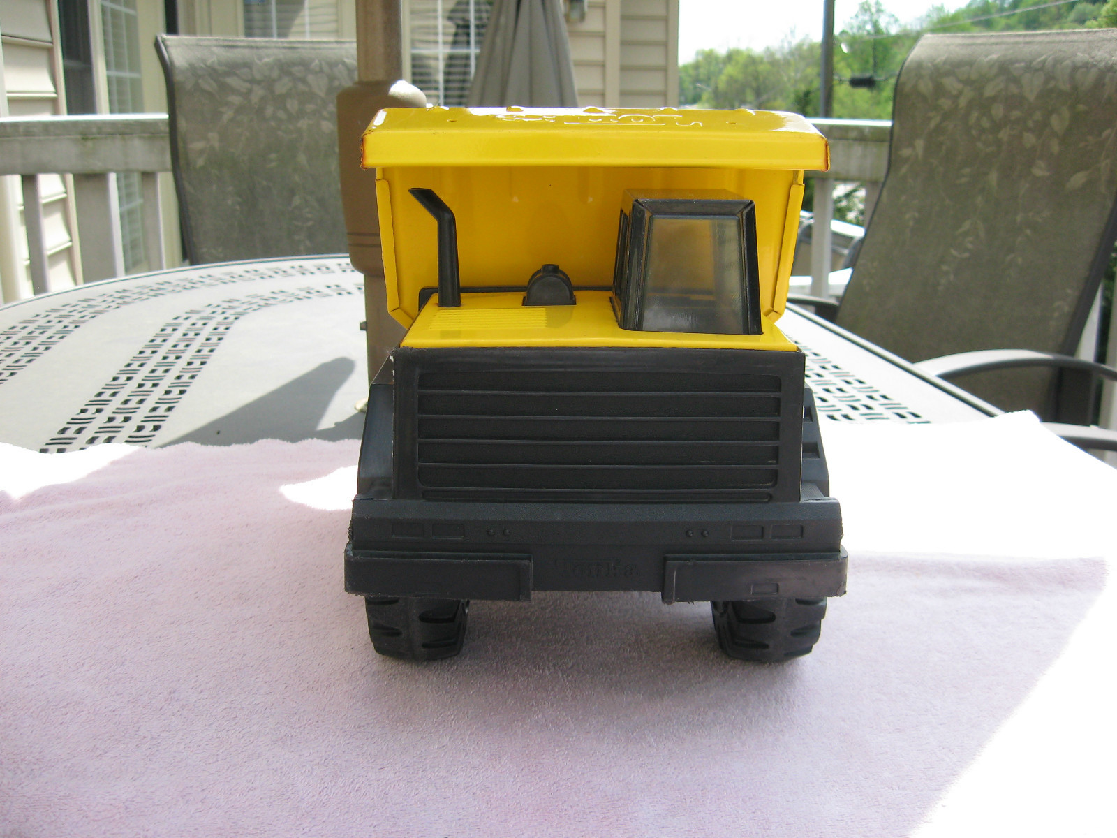 1999 TONKA NO. 768 MIGHTY DUMP TRUCK 16″ LENGTH~ PRESSED-STEEL