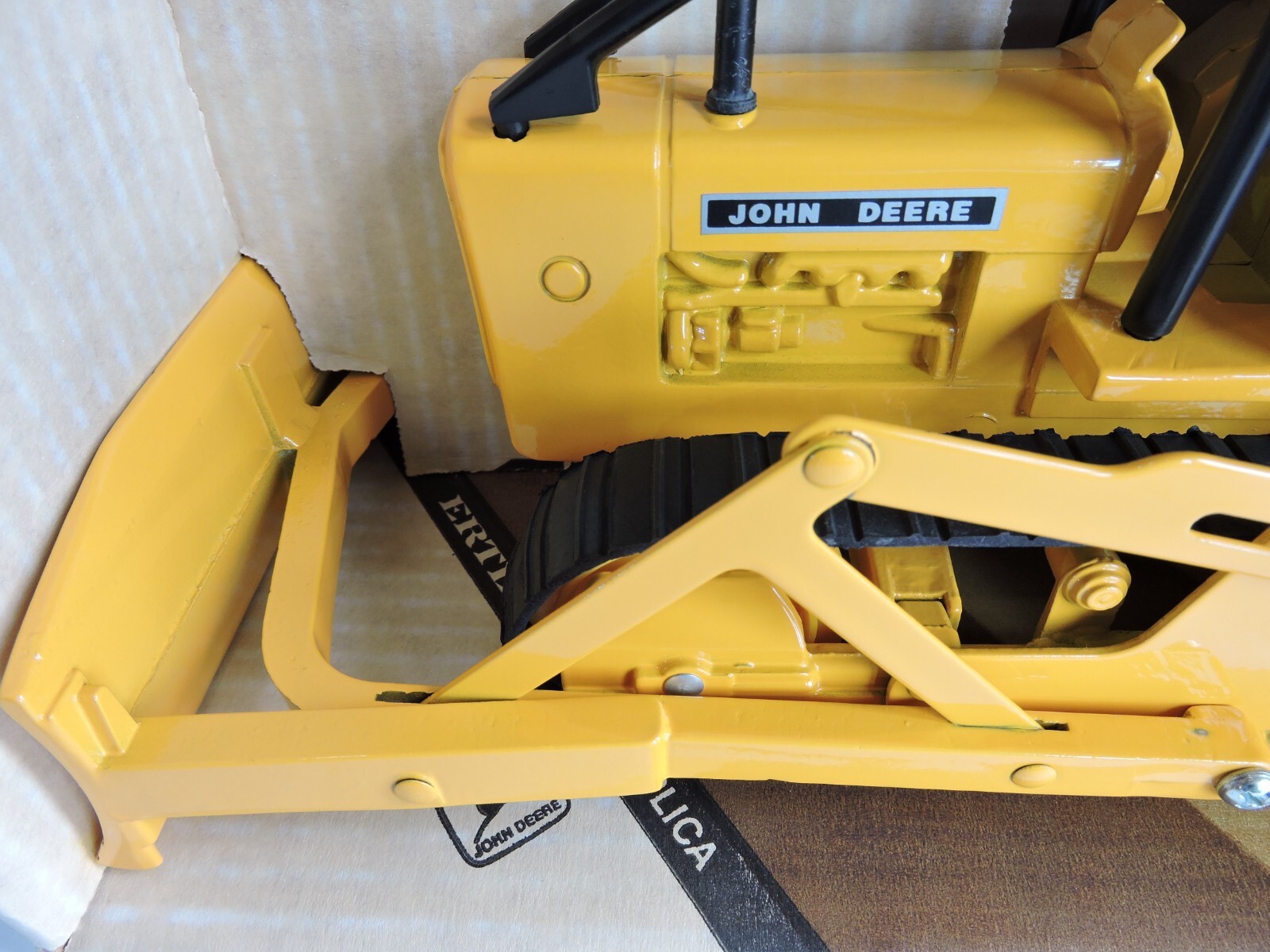 1990 VINTAGE John Deere Crawler Bulldozer No. 521 Ertl Diecast NEW in ORIG BOX
