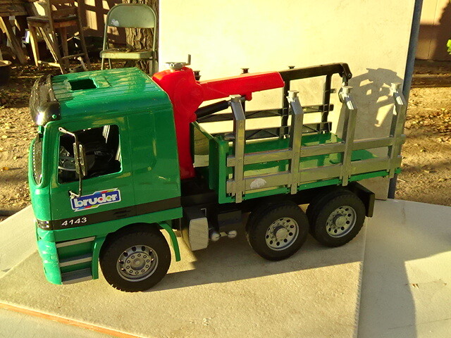 BRUDER ******TOYS OF GERMANY MERCEDES LOGGING TRUCK 4143( NO LOGS)