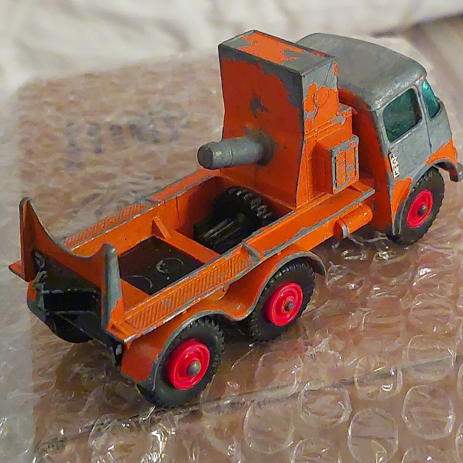 GORGEOUS VINTAGE MATCHBOX KING SIZE “READY MIX CONCRETE TRUCK” 3.5 ” IN LENGTH