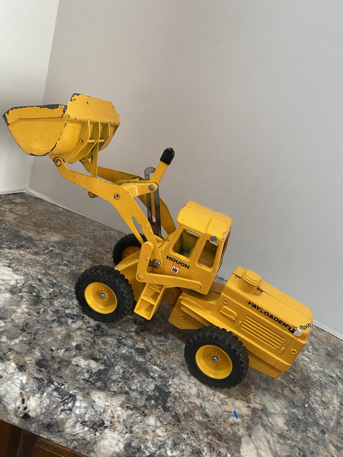 Vintage Ertl Hough Payloader International Harvester Die-Cast Front Loader