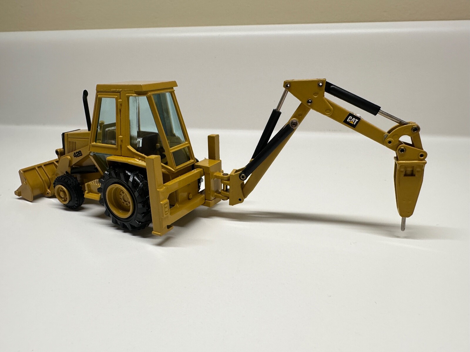 NZG Gehl 4610 Skid Steer Loader 1:25 & Caterpillar 428 backhoe loader 1:50