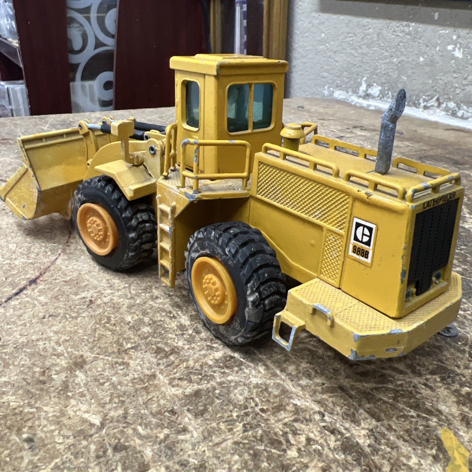 NZG No. 167 Radlader Cat 988 B Wheel Loader 1/50 Scale Die Cast Model
