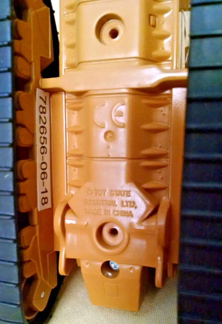 CATERPILLAR D11T CAT BULLDOZER TOY STATE INDUSTRIAL DIECAST PLASTIC 782656-06-18