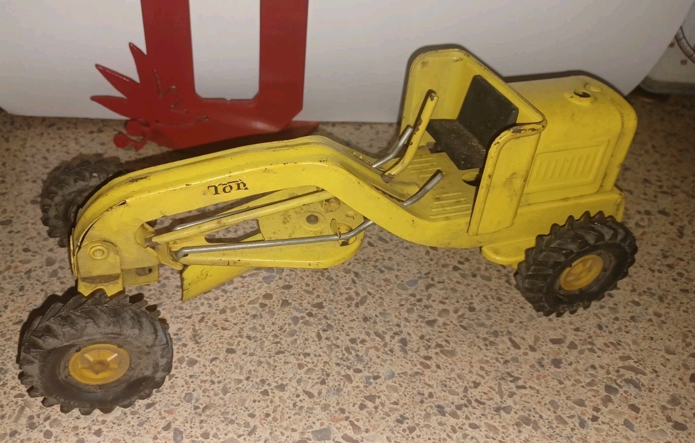 Vintage 1960’s Tonka Pressed Steel Tonka Yellow Road Grader No.76 11″ Long