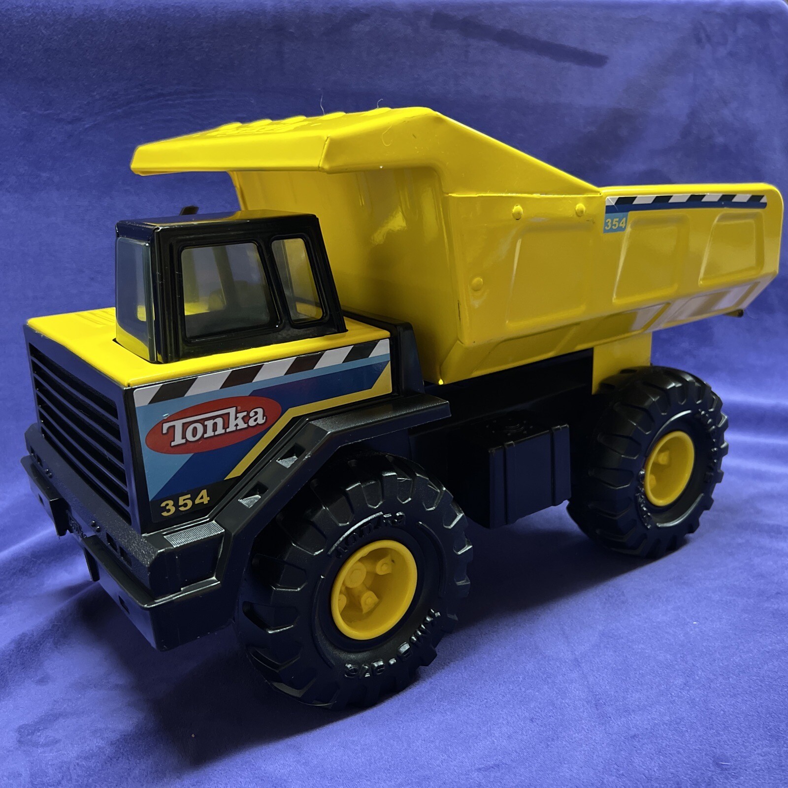 Tonka Mighty Dump Truck Toys Boy Girl 354 Xmb 975 Tires Construction Vehicle USA