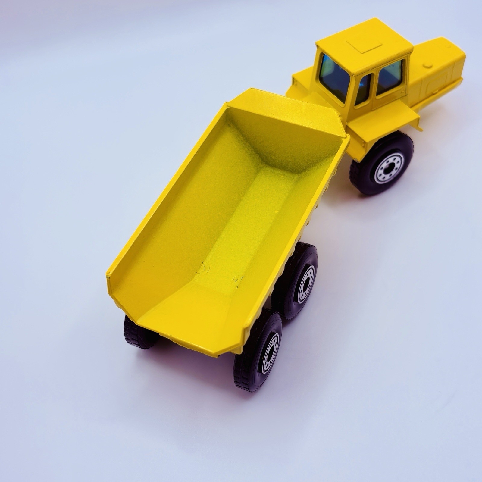 1:43 Solido Volvo-8M Dumper No. 860 E