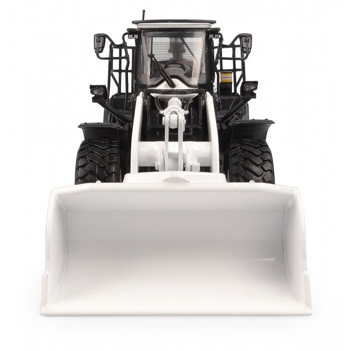 Komatsu WA475-10 Wheel Loader – White – Universal Hobbies 1:50 Scale #UH8182 New