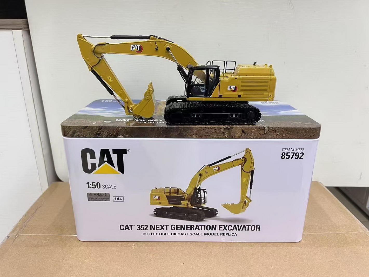 DM 1/50 Scale Cat 352 Next Generation Excavator Diecast Model Toy Gift #85792