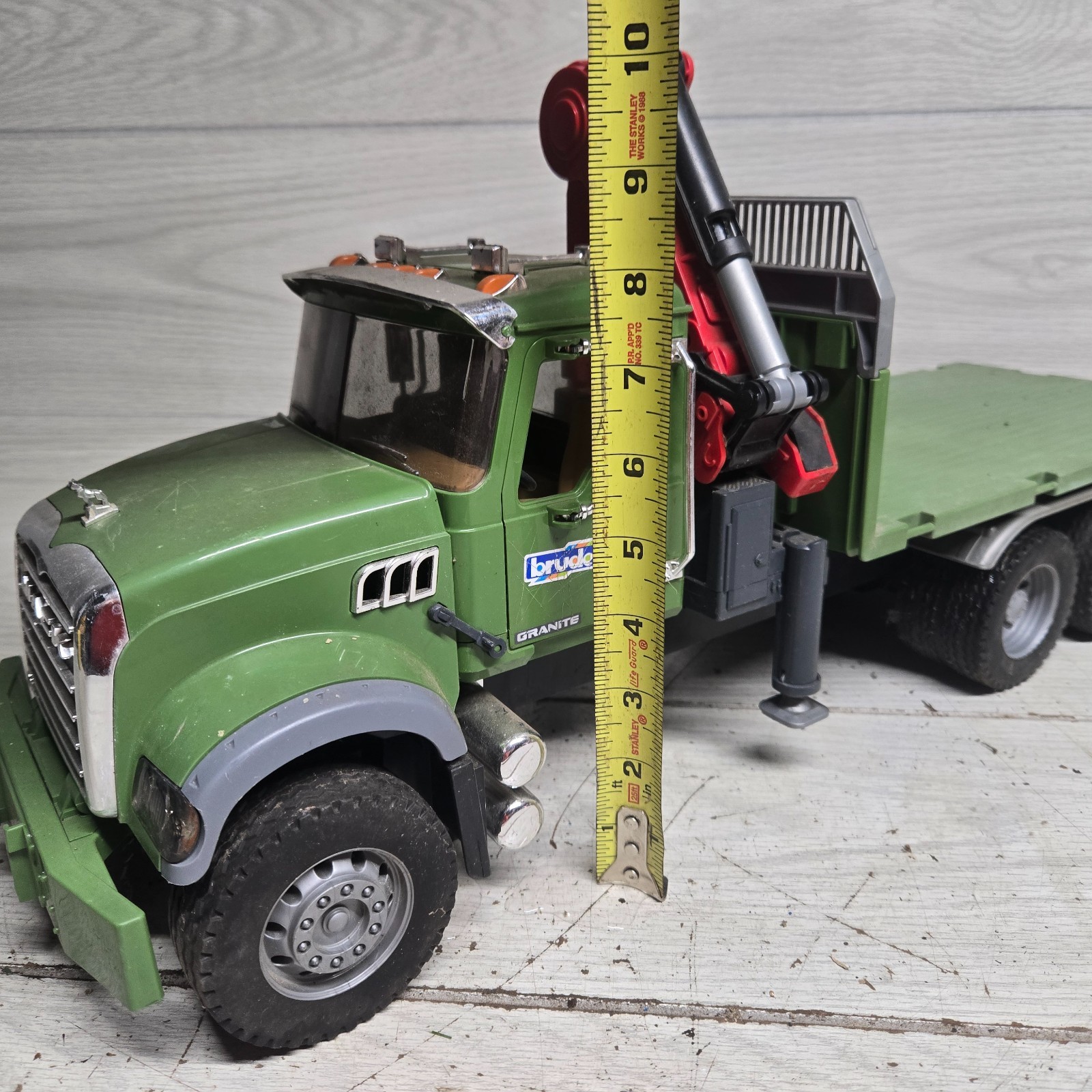 Bruder 1:16 Mack Green Log Truck Flat Bed With Crane