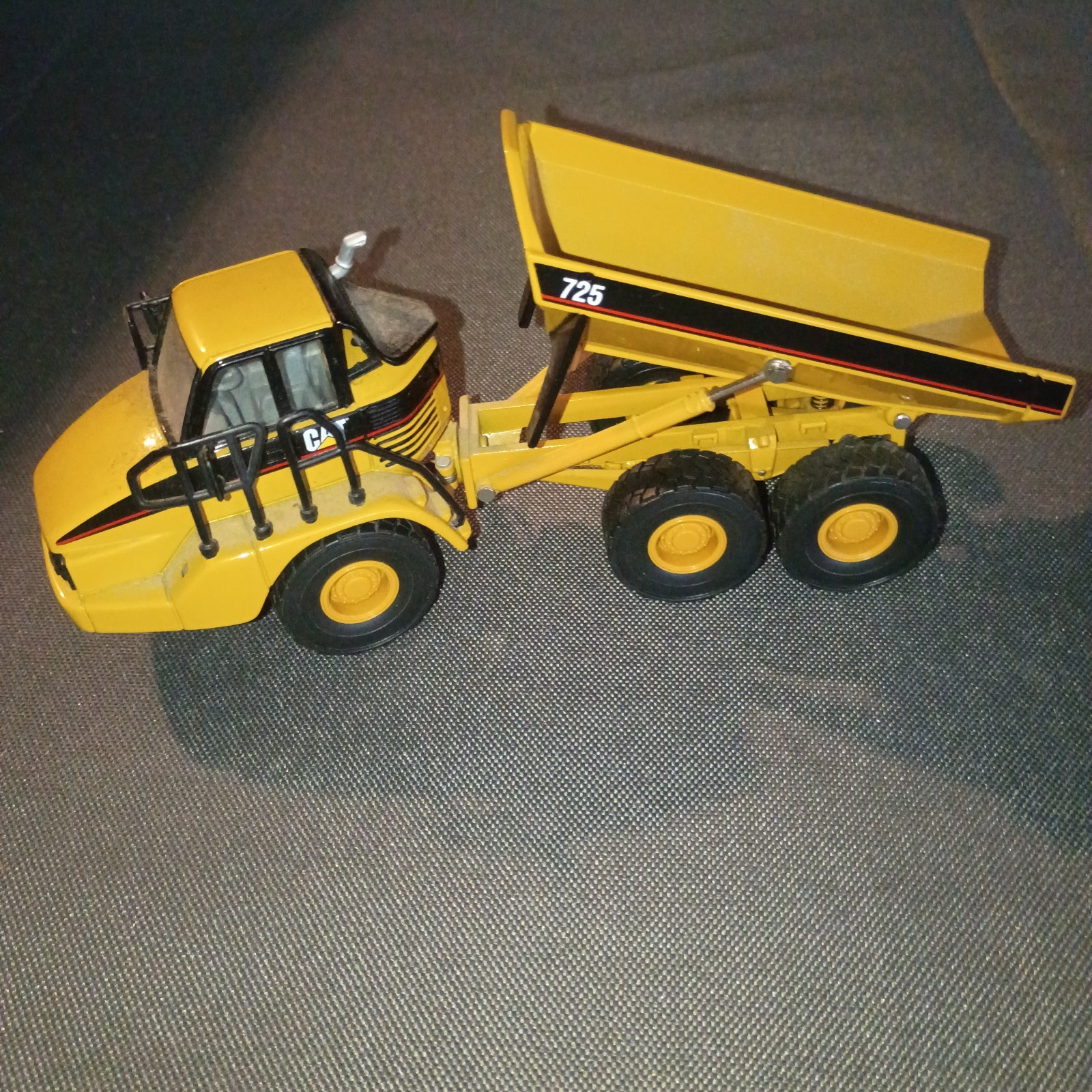 Norscot Caterpillar 725 Articulated Dump Truck Die-cast