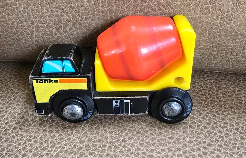 Tonka Wooden Toys 2015 Cement Truck Black Red Yellow 3.25 inches Used