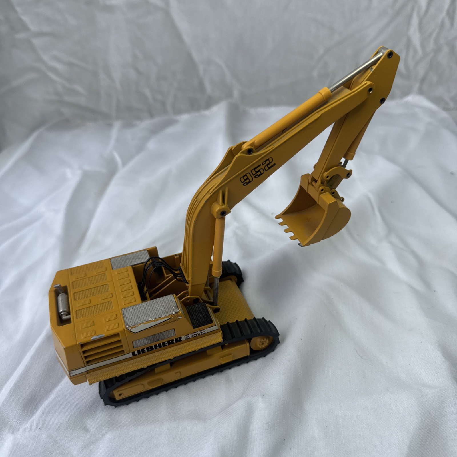 Vintage 1:50 LIEBHERR R 952 HYDRAULIC Excavator by CONRAD West Germany