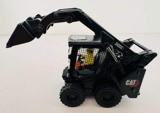 1:50 Caterpillar 242D3 Black Skid Steer Loader w/Attachments 85676BK