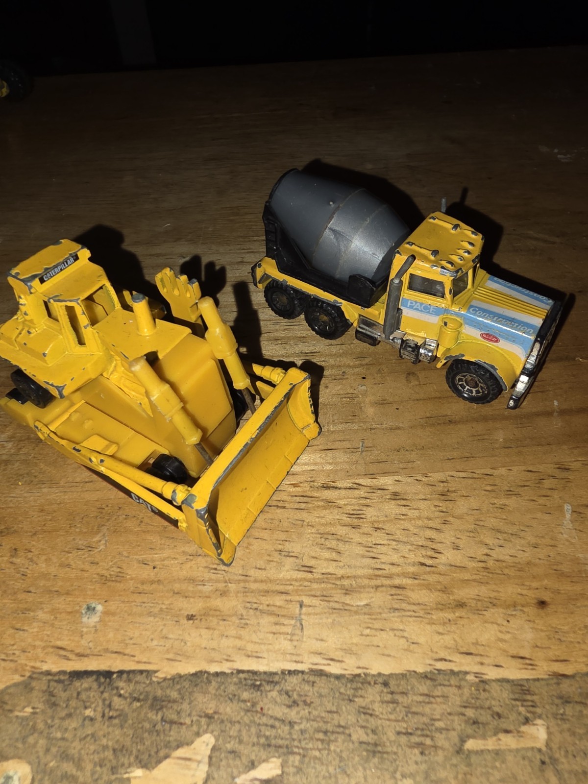 Matchbox Super Kings CAT Dozer & Peterbilt Cement Mixer Lot 2 1:100 K-110