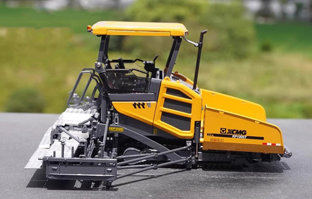 1:35 XCMG RP1005T Paver Construction Machine Equipment Vehicle Diecast Model