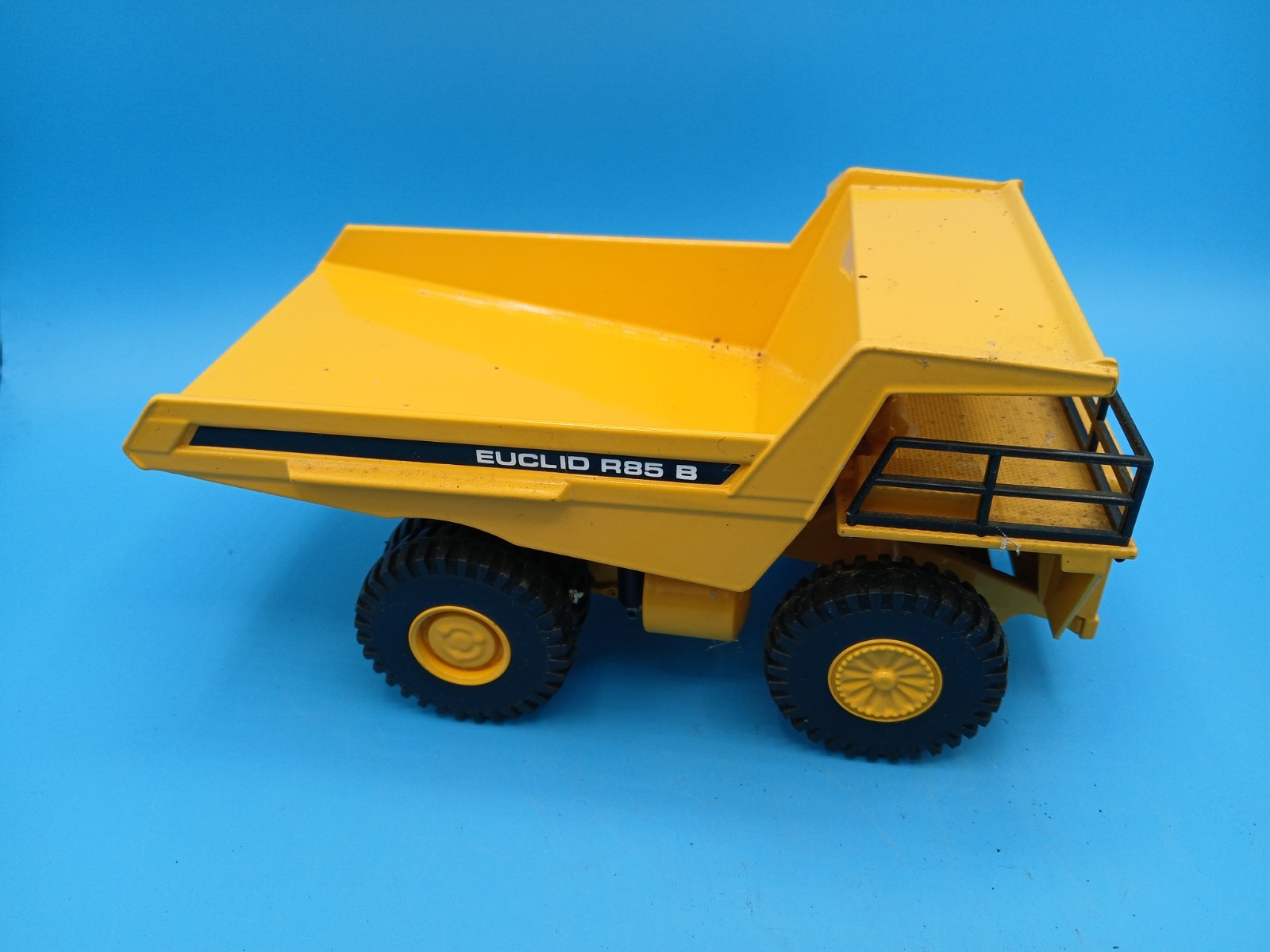 Vintage Solido Euclid R85B Dump Truck 1:50 Scale Diecast Mining Haul Truck