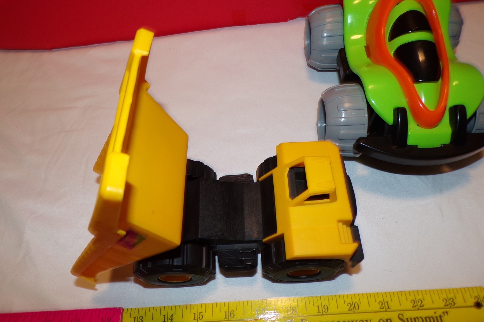 Funrise CAT Dump Truck Vehicle 10″ L Plastic Vietnam 2019 & LARGE SAND RACER LOT