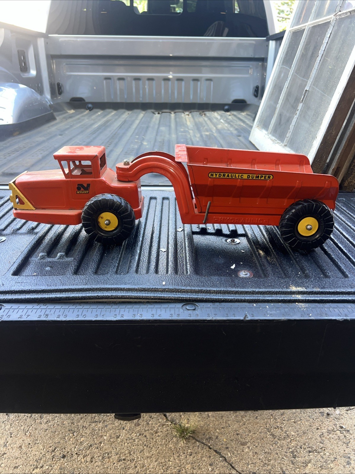 VINTAGE 1961/2 NYLINT 4600 HYDRAULIC DUMP vehicle 23″ LONG original condition -C