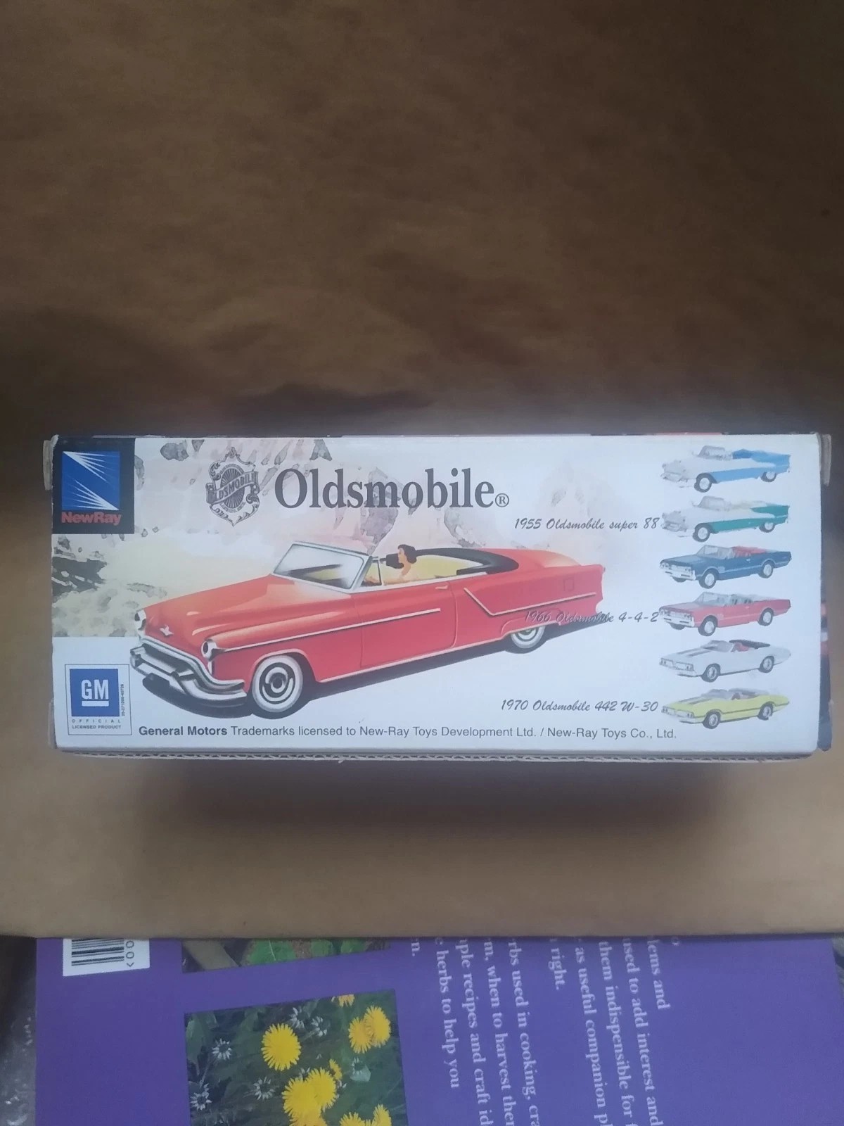 Oldsmobile 1966 Cutlass 4-4-2 Convertible Blue Car 1:43 Scale Case Collectible