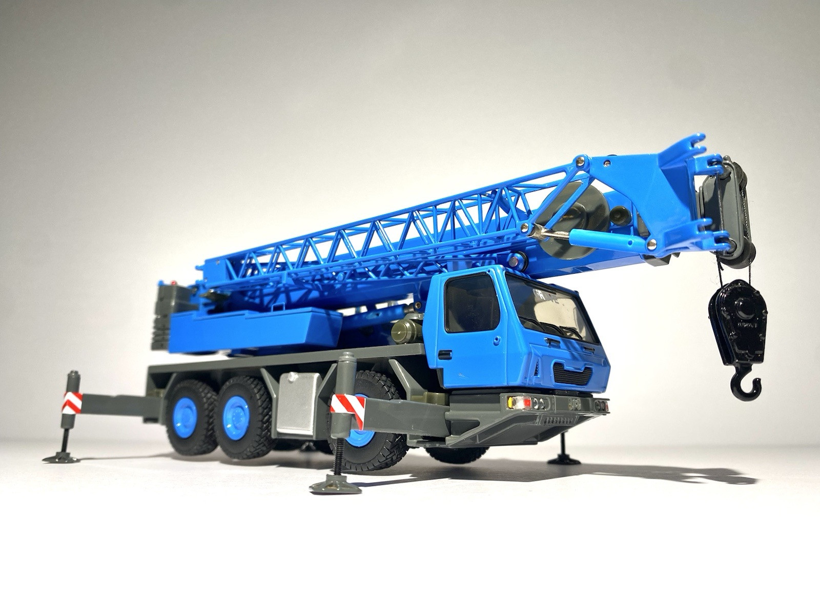 2005 Grove GMK 3055 3-Axle All-Terrain Crane – 1/50 scale diecast model TWH003