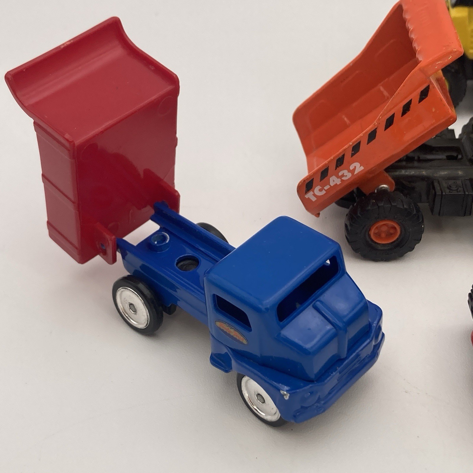Lot Of 6 Maisto Tonka Die Cast And Plastic Construction Dump Trucks Bulldozers